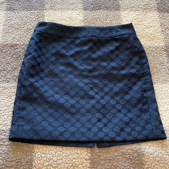 Banana Republic Factory Dresses & Skirts - Banana Republic Factory navy dot skirt size 4P